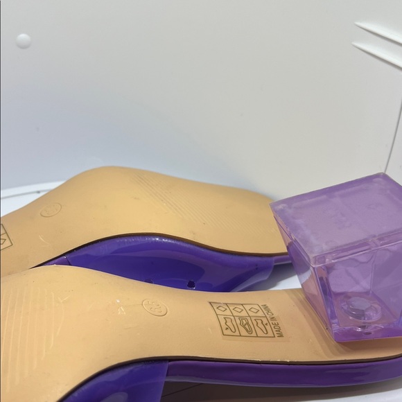 SHEIN purple sandals with a clear PVC upper and a chunky, square-shaped heel. - Picture 5 of 10